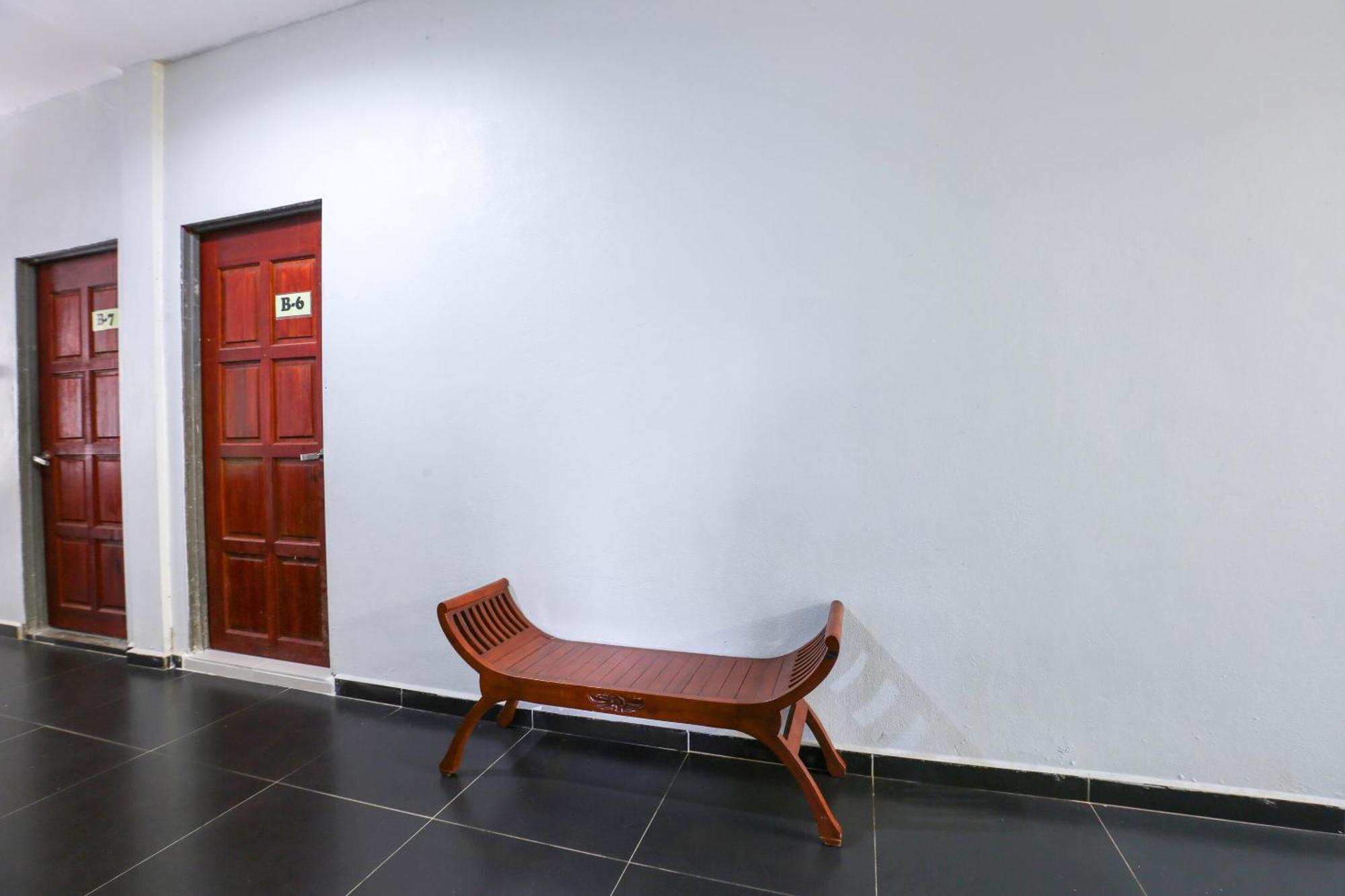 Jeli Oyo 89933 Nun Hotel מראה חיצוני תמונה