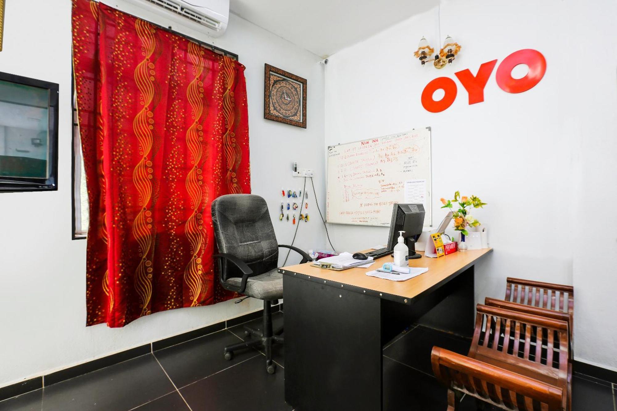 Jeli Oyo 89933 Nun Hotel מראה חיצוני תמונה