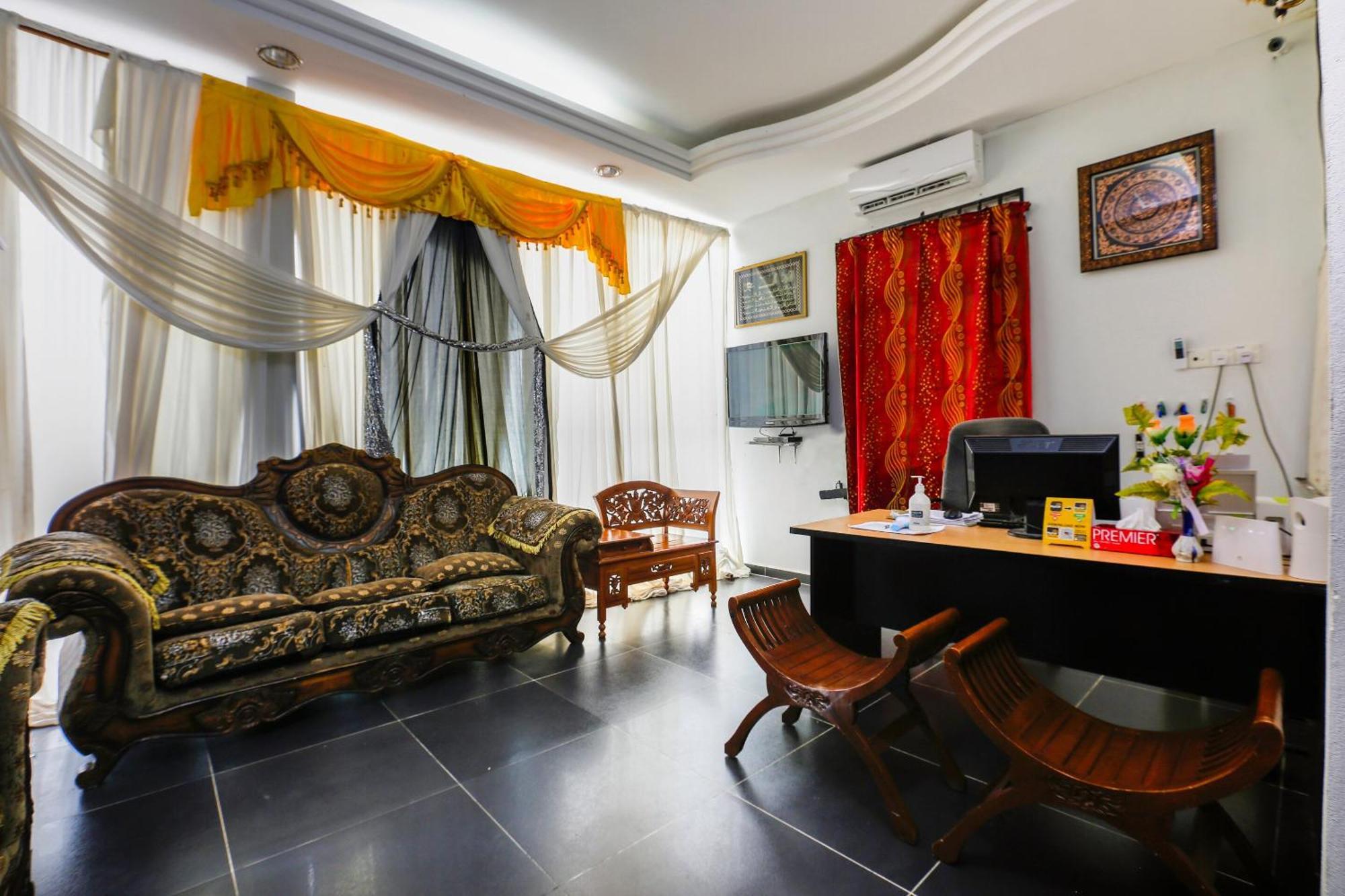 Jeli Oyo 89933 Nun Hotel מראה חיצוני תמונה